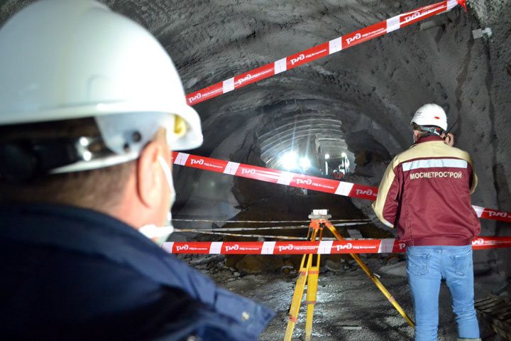 DNEVNIK NA LICU MESTA: Probijena desna tunelska cev u Čortanovcima (foto)