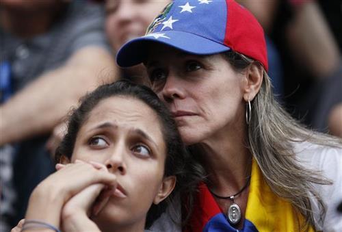 Zabrinuti Venecuelanci Foto: AP Photo/Ariana Cubillos