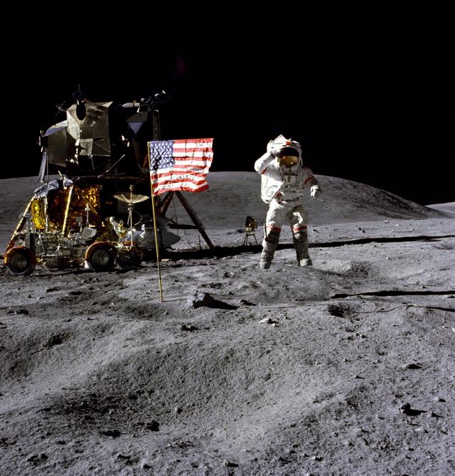 Američki astronaut Džon Jang na Mesecu Foto: Tanjug/Charles M. Duke Jr./NASA via AP