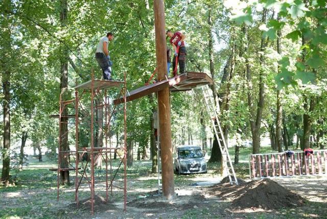 Postavlja se adrenalin park u Sremskoj Mitrovici Foto: Dnevnik.rs