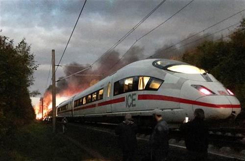 Zapalio se brzi voz u Nemačkoj Foto:  AP foto - Sascha Ditscher/dpa via AP