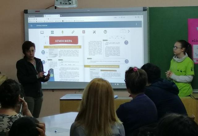 Predavanje o korišćenju digitalnih udžbenika u Osnovnoj školi „23. oktobar” u Sr. Karlovcima Foto: Dnevnik.rs