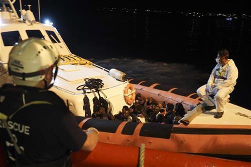 Potonuo brod sa migrantima kod Tunisa Foto: AP Photo/Renata Brito