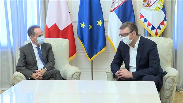 Predsednik Srbije Aleksandar Vučić i ambasador Švajcarske Filip Ge  Foto: Tanjug/video
