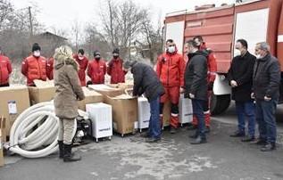 U Laplje Selo stigla pomoć za poplavljena domaćinstva Foto: Tanjug/video